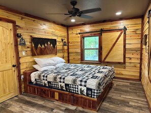 4 bedrooms, iron/ironing board, WiFi, bed sheets - Eagle Mountain ATV Landing (Mena)