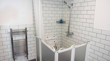 Comfort Double or Twin Room | Bathroom | Free toiletries, hair dryer, towels, soap