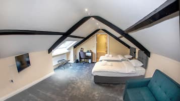 Family Room | Iron/ironing board, free WiFi, wheelchair access