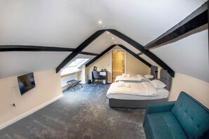 Family Room | Iron/ironing board, free WiFi, wheelchair access
