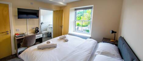 Habitación Confort doble | Tabla de planchar con plancha, wifi gratis, accesible en silla de ruedas