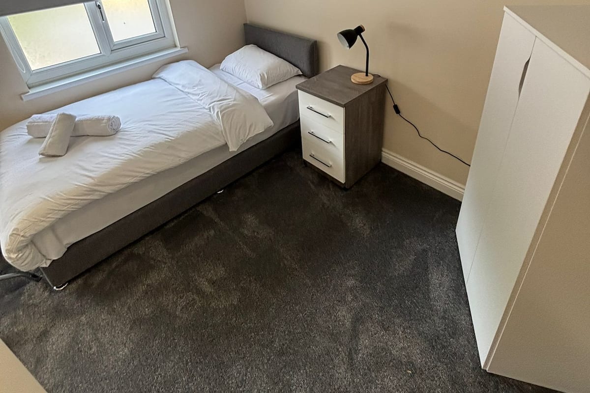 Standard Single Room | Iron/ironing board (on request), WiFi (free)