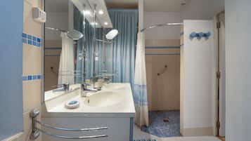 Dusche, Haartrockner, Handtücher