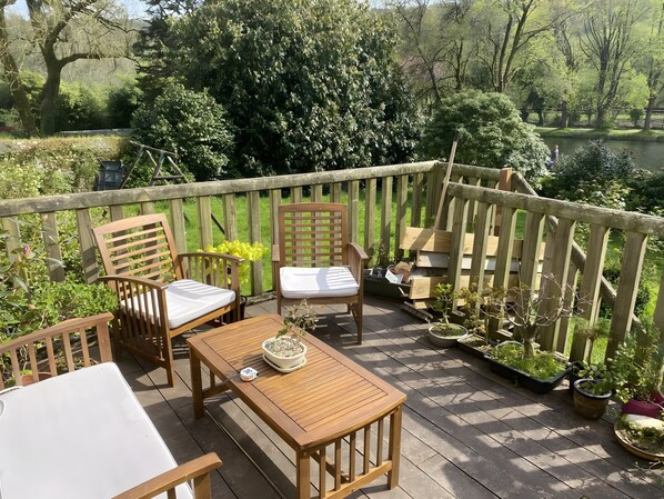 Property grounds - Guest Room “Manoir De Gourvinec” with Lake View, Private Terrace & Wi-Fi (Saint-Nolff)