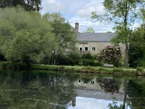 Chambre d’hôtes « Manoir De Gourvinec » avec vue sur le lac, terrasse privée et Wi-Fi