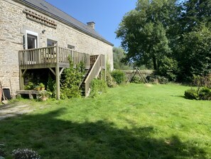 Exterior - Guest Room “Manoir De Gourvinec” with Lake View, Private Terrace & Wi-Fi (Saint-Nolff)