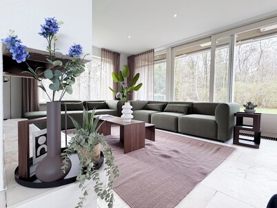 Large holiday villa designed to comfortably host up to 14 guests. Located near the forests of Tilburg and surrounded by nature, this 240 m² villa is perfect for families, groups, sports teams, and nature lovers.