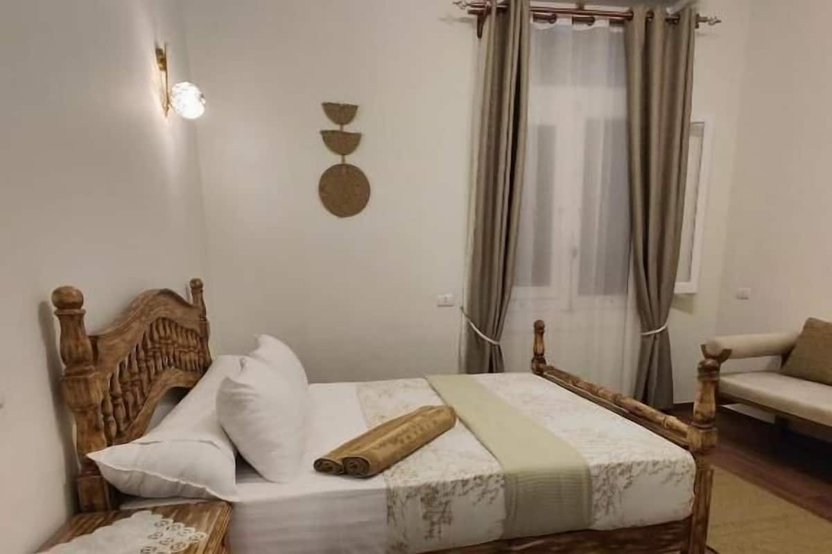 Deluxe Suite, City View | In-room safe, soundproofing, free WiFi