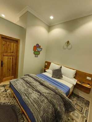 Suíte luxo, sacada, vista para a cidade | Cofres nos quartos, quartos à prova de som, Wi-Fi de cortesia