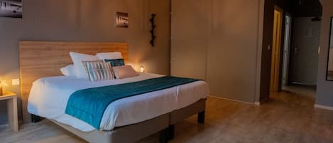 Verduisterende gordijnen, geluiddichte muren, gratis wifi