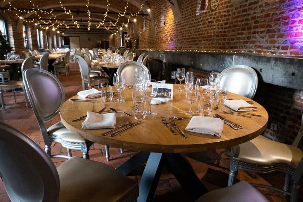 Déjeuner et dîner servis sur place