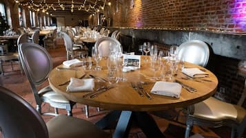 Lunch and dinner served