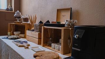 Daily continental breakfast (EUR 12 per person)