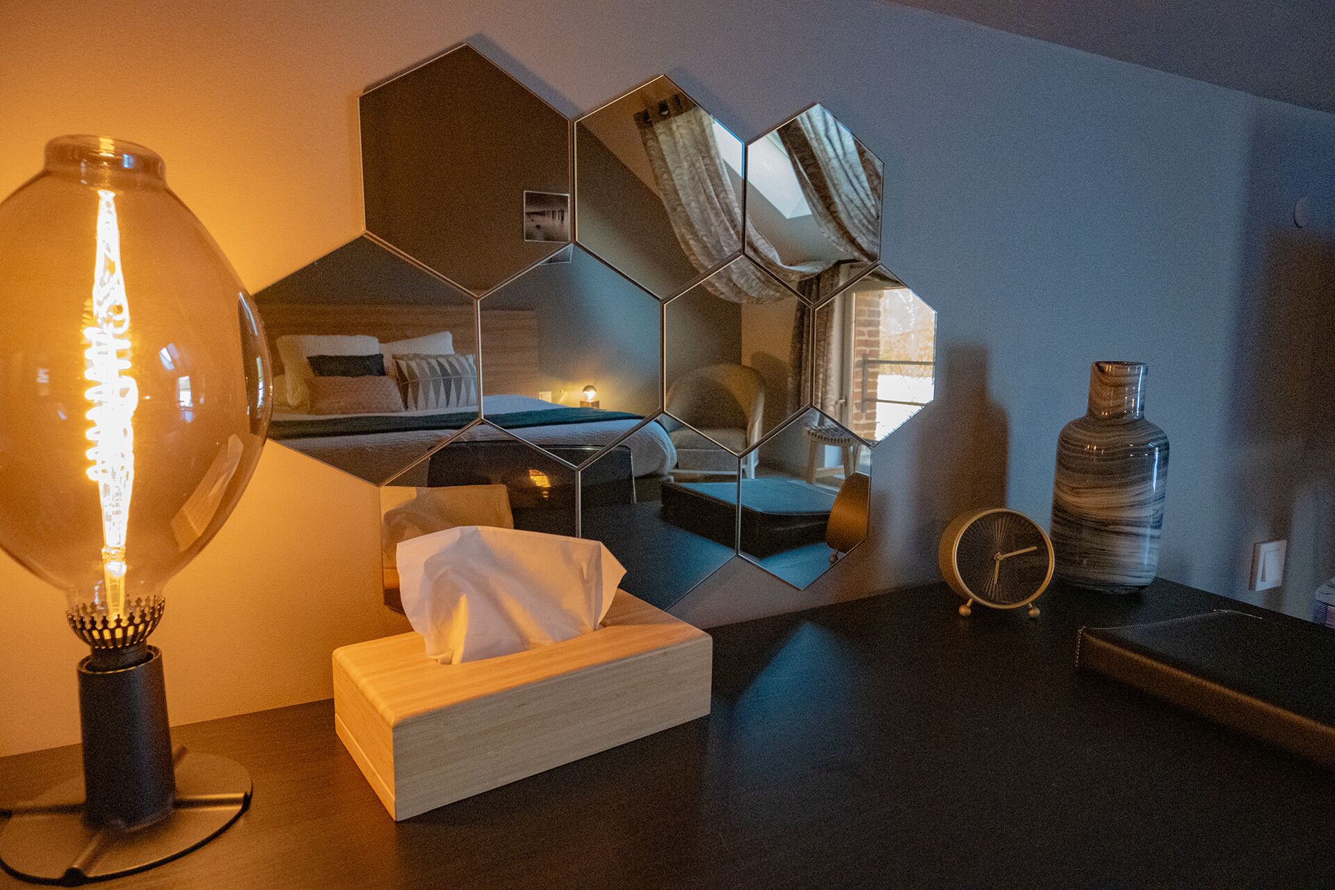 Cortinas blackout, quartos à prova de som, Wi-Fi de cortesia