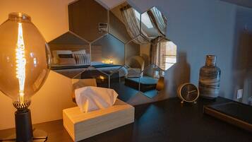 Cortinas blackout, quartos à prova de som, Wi-Fi de cortesia