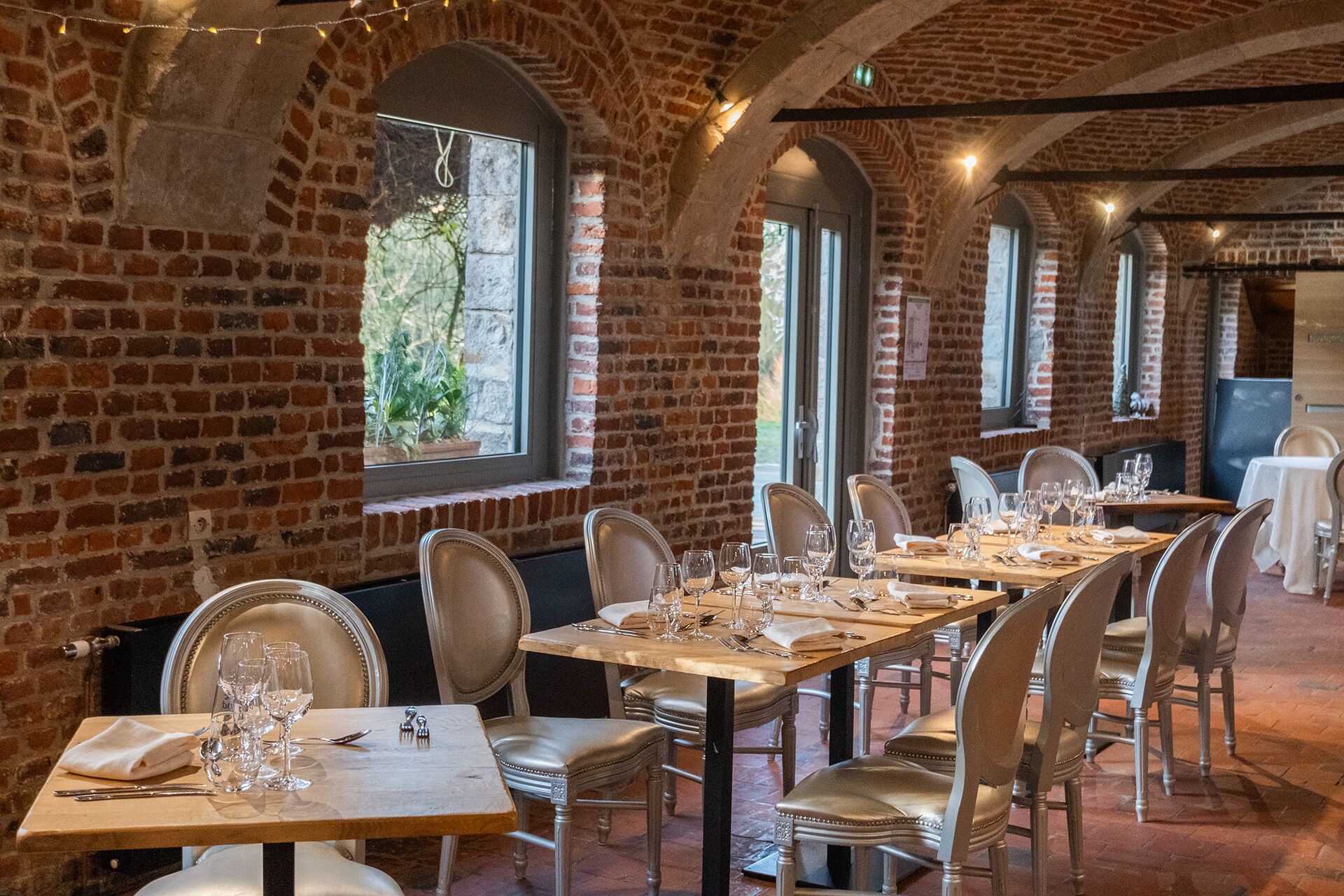 Lunch and dinner served