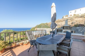 Outdoor dining - Villa 'Stella Ioannis' with Sea View, Wi-Fi and Air Conditioning (Αγία Πελαγία)