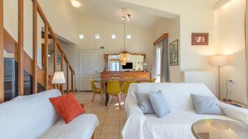 TV, fireplace, DVD player, stereo