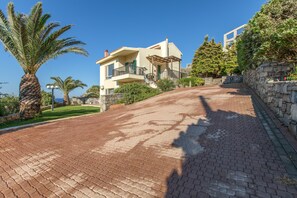 Exterior - Villa 'Stella Ioannis' with Sea View, Wi-Fi and Air Conditioning (Αγία Πελαγία)