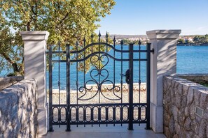 Property grounds - Luxury apartment Tunera 6 (Malinska)
