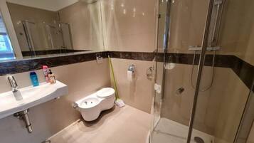 Comfort Quadruple Room, 2 Double Beds | Bathroom