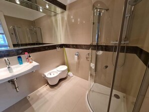 컴포트 쿼드룸, 더블침대 2개 | 욕실