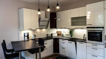 Kühlschrank, Ofen, Herdplatte, Geschirrspüler