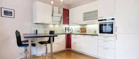 Refrigerador, horno, parrilla de estufa y lavavajillas