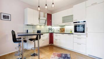 Refrigerador, horno, parrilla de estufa y lavavajillas