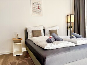 Double Room | Desk, laptop workspace, iron/ironing board, free WiFi - Shared Apartment am Binnenhafen (Hamburg)