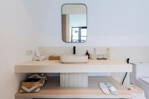 Doccia, asciugacapelli, bidet, asciugamani