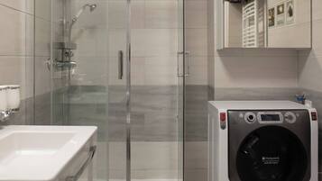 Apartment, 1 Bedroom, Balcony | Bathroom