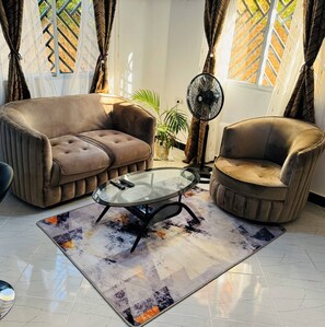 Living room - Stunning 2 Bedroom Apartment in Diani, Kenya - Perfect Beach Getaway (Diani Beach)