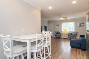 Interior - Lumina Breeze - Charming Duplex on the corner of the loop! (Wrightsville Beach)