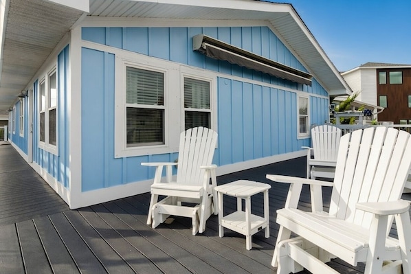 Terrace/patio - Lumina Breeze - Charming Duplex on the corner of the loop! (Wrightsville Beach)