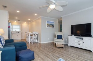Smart TV - Lumina Breeze - Charming Duplex on the corner of the loop! (Wrightsville Beach)