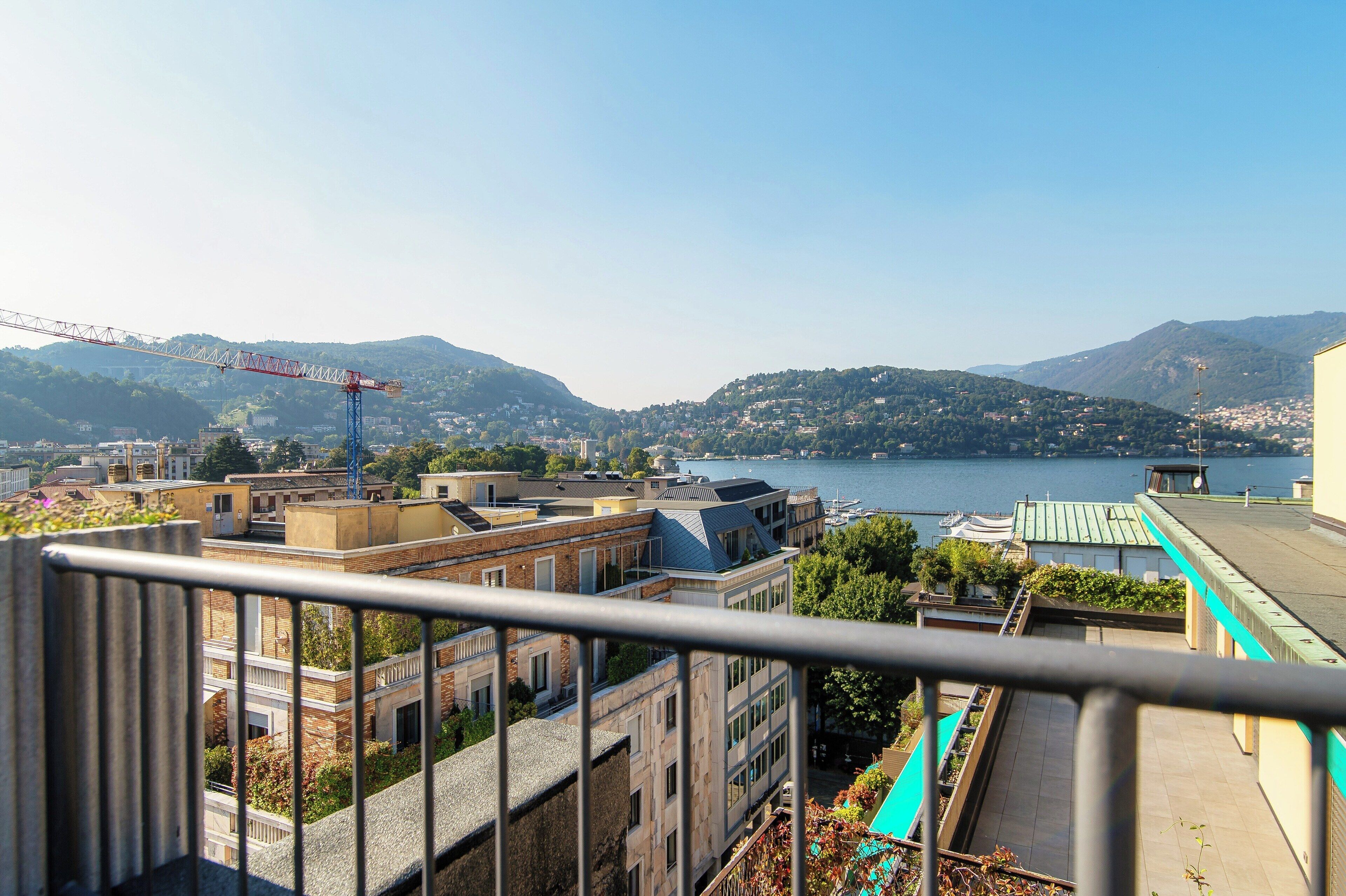 อพาร์ทเมนท์, วิวทะเลสาบ | เครื่องนอนระดับพรีเมียม, ผ้านวมขนเป็ด, เตารีด/โต๊ะรีดผ้า