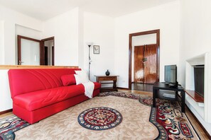 公寓, 湖景 | 高档床上用品、羽绒被、熨斗/熨衣板、婴儿床