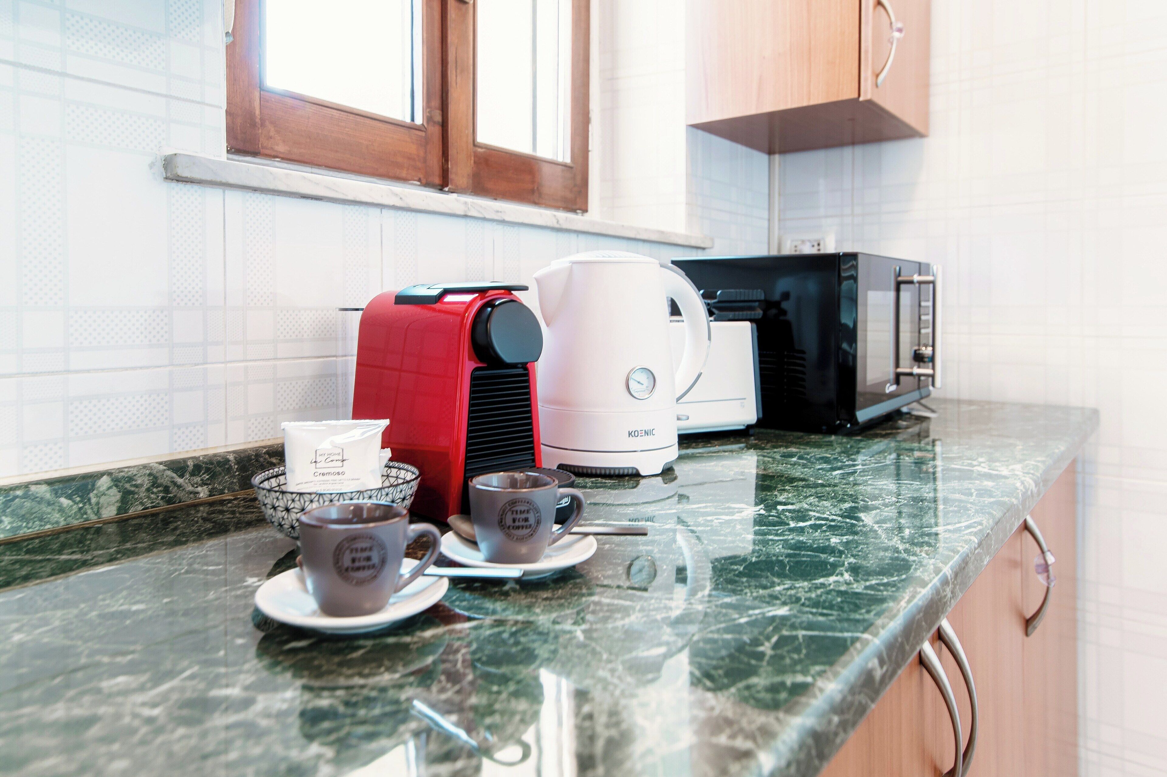 Leilighet, utsikt mot innsjø | Sengetøy av topp kvalitet, dundyner, strykejern/-brett og barnesenger