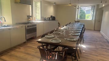 Fridge, microwave, dishwasher, coffee/tea maker