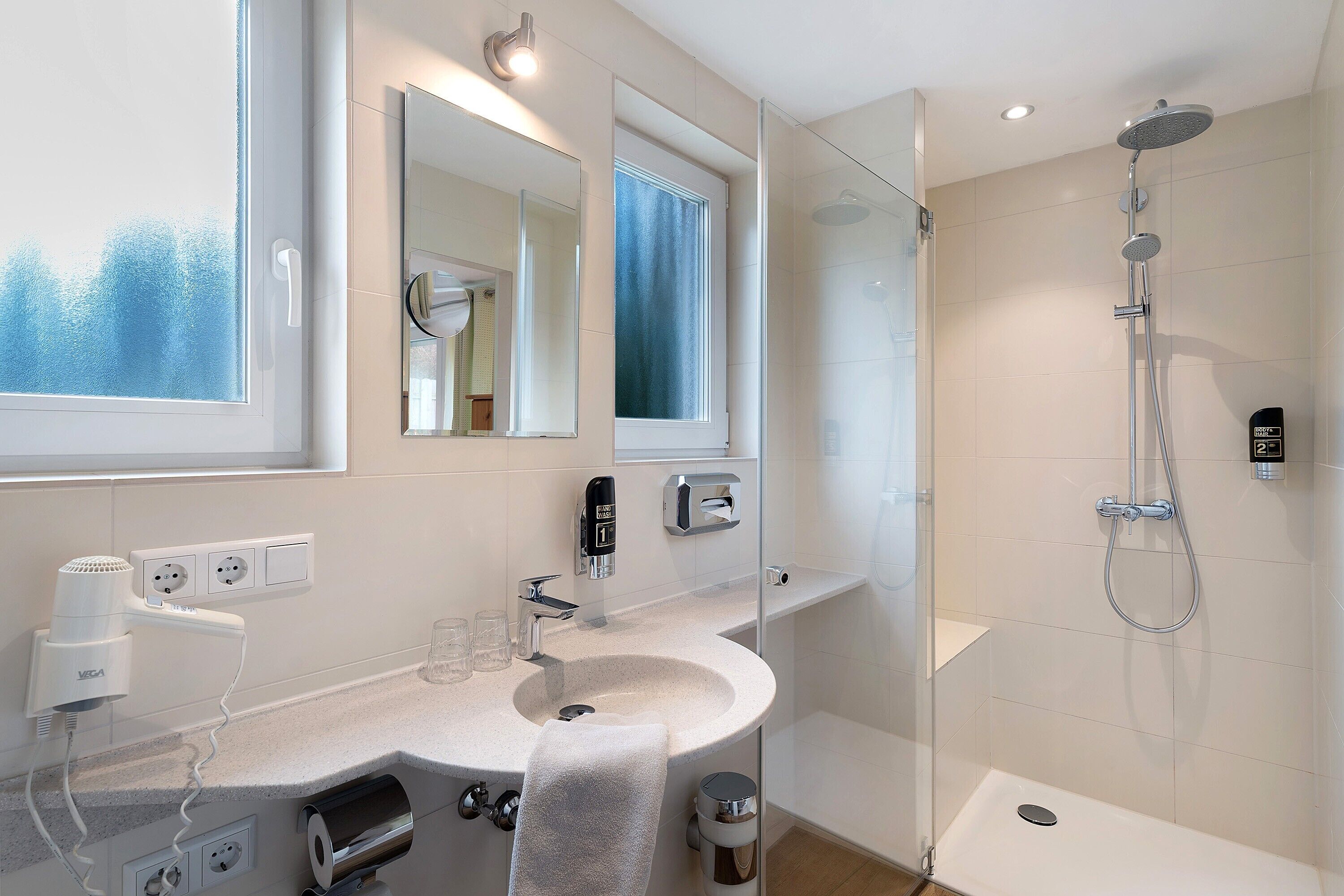 シャワー、ヘアドライヤー、タオル. Room “Birke” with Shared Garden and Wi-Fi