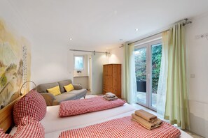 Iron/ironing board, WiFi, bed sheets - Room “Birke” with Shared Garden and Wi-Fi (Sasbachwalden)