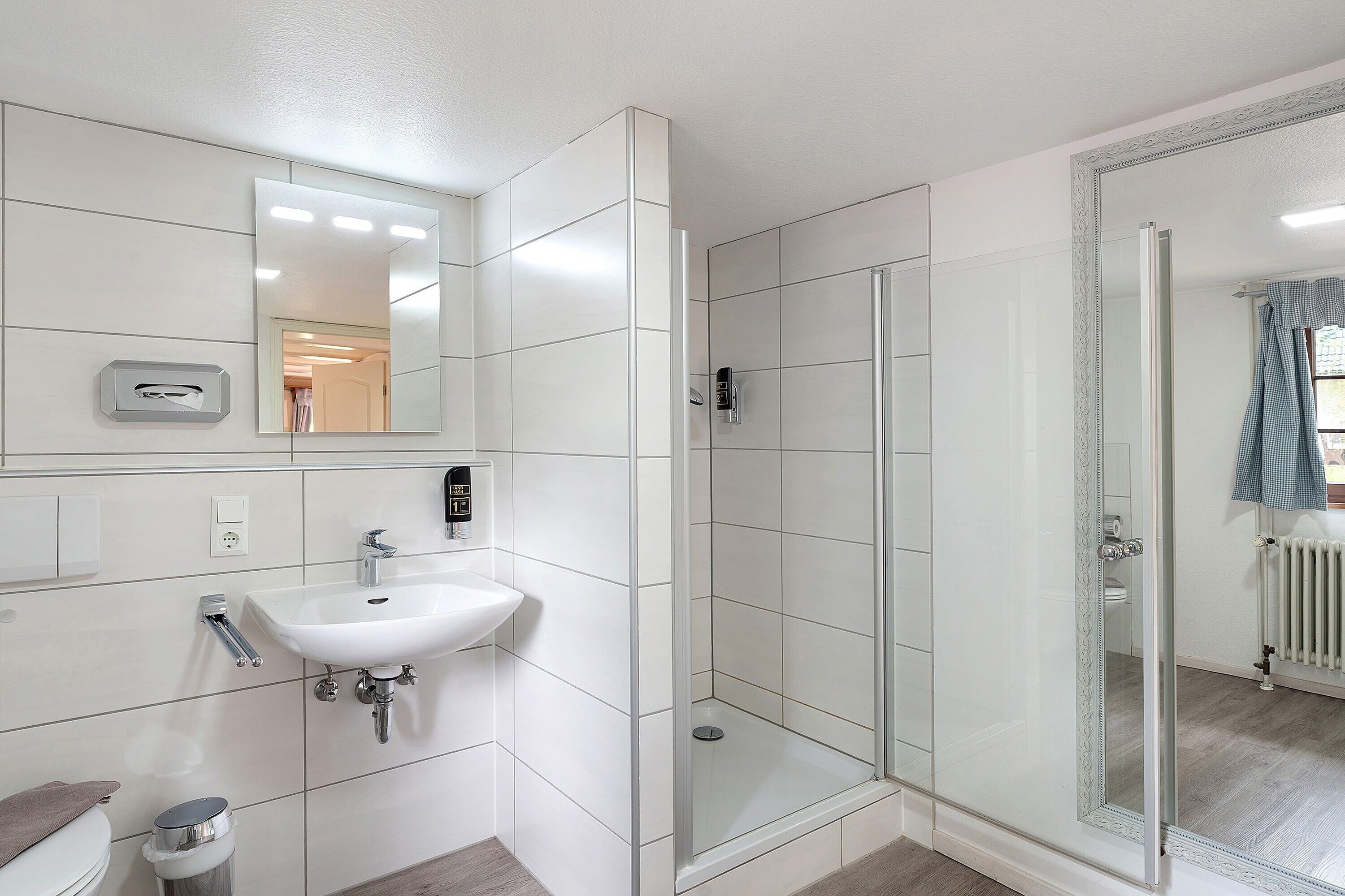 シャワー、ヘアドライヤー、タオル. Room “Buche” with Shared Garden and Wi-Fi
