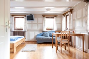 Iron/ironing board, WiFi, bed sheets - Room "Buche" with Shared Garden and Wi-Fi (Sasbachwalden)