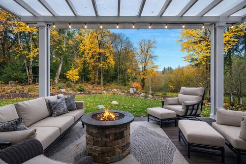 Sleeps 16 on 1.3 private acres near Boston Harbor. Spacious 6BR home with hot tub, game room, exercise equipment & large gathering spaces. Ideal for groups & families seeking privacy, comfort & fun with room to spread out and enjoy time together.