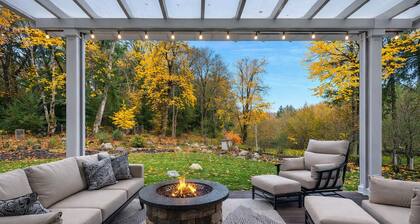 Sleeps 16 on 1.3 private acres near Boston Harbor. Spacious 6BR home with hot tub, game room, exercise equipment & large gathering spaces. Ideal for groups & families seeking privacy, comfort & fun with room to spread out and enjoy time together.