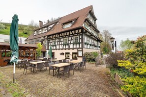 Outdoor dining - Room “Oak” with Shared Garden and Wi-Fi (Sasbachwalden)