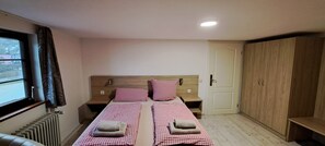 Bügeleisen/Bügelbrett, WLAN, Bettwäsche