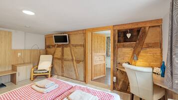 Iron/ironing board, WiFi, bed sheets