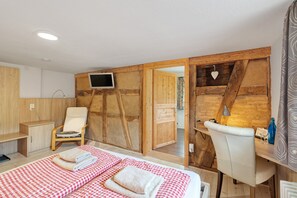 Iron/ironing board, WiFi, bed sheets - Room “Oak” with Shared Garden and Wi-Fi (Sasbachwalden)